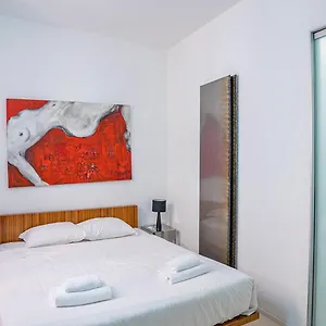  Apartment Stylish Close To Piazza Navona Italy